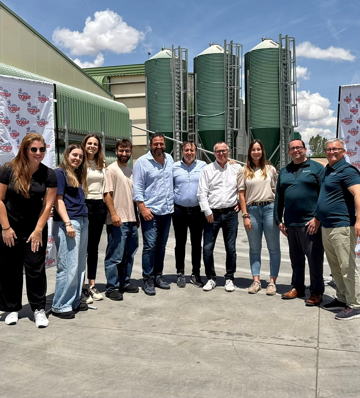 Avícola Barco Reduces Stress, Improves Welfare, and Optimizes Egg Production with Signify Intelligent Lighting